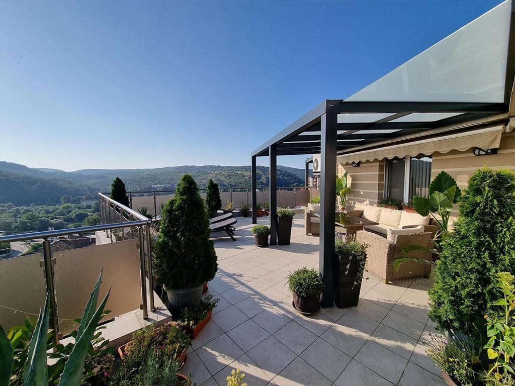 The View Veliko Tarnovo Apartment Bagian luar foto